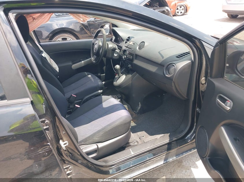 2013 Mazda 2 VIN JM1DE1KYXD0170240 IAAI salvage auction — SIDE, Salvage Title, sold $925 on 2026-07-13 (photo 5)