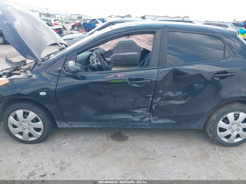 2013 Mazda 2 VIN JM1DE1KYXD0170240 IAAI salvage auction — SIDE, Salvage Title, sold $925 on 2026-07-13 (photo 6)
