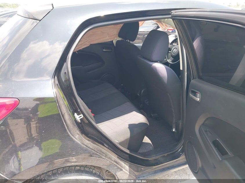 2013 Mazda 2 VIN JM1DE1KYXD0170240 IAAI salvage auction — SIDE, Salvage Title, sold $925 on 2026-07-13 (photo 8)