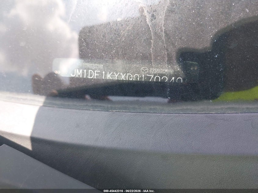2013 Mazda 2 VIN JM1DE1KYXD0170240 IAAI salvage auction — SIDE, Salvage Title, sold $925 on 2026-07-13 (photo 9)