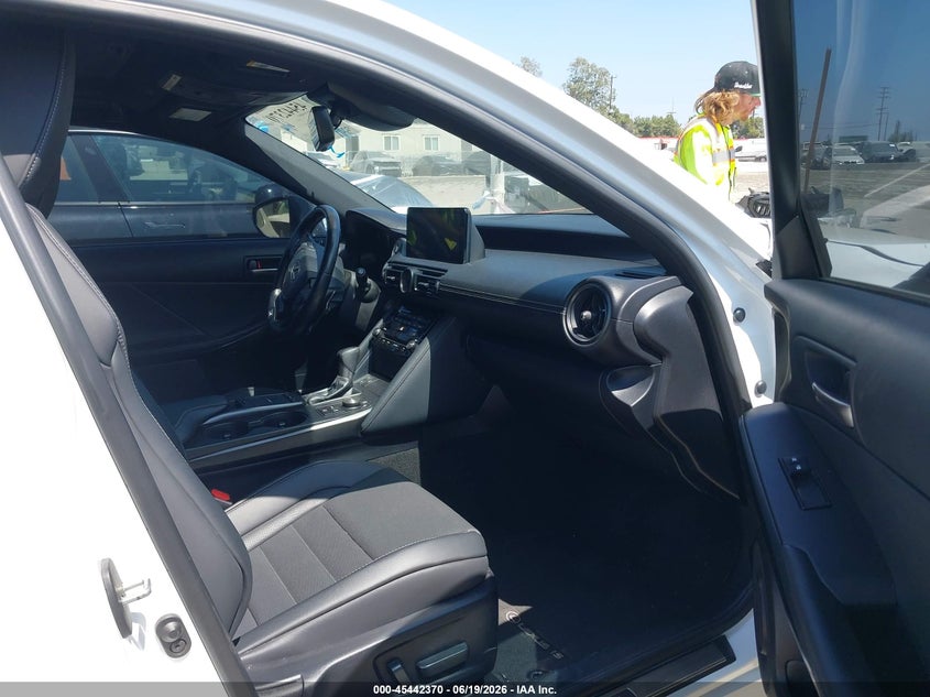 2024 Lexus Is VIN JTHGZ1B2XR5077708 IAAI salvage auction — SIDE, Salvage Title, sold $15,800 on 2026-08-01 (photo 5)
