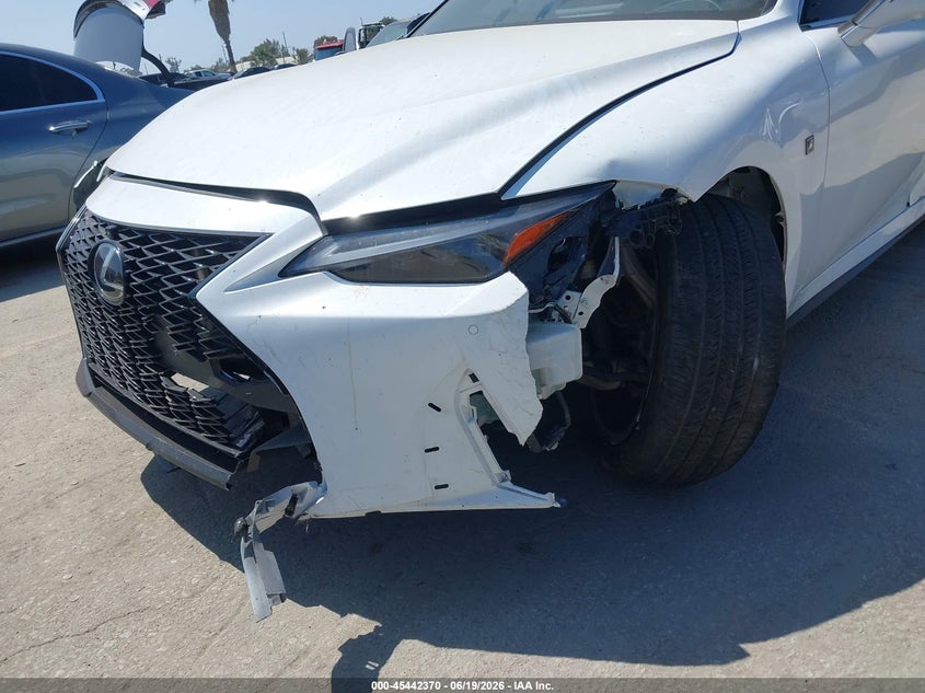 2024 Lexus Is VIN JTHGZ1B2XR5077708 IAAI salvage auction — SIDE, Salvage Title, sold $15,800 on 2026-08-01 (photo 6)