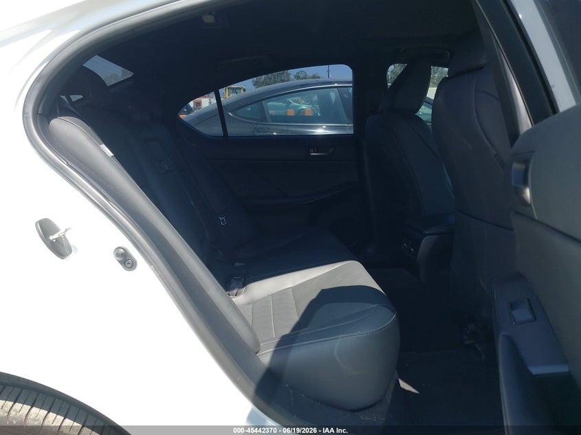 2024 Lexus Is VIN JTHGZ1B2XR5077708 IAAI salvage auction — SIDE, Salvage Title, sold $15,800 on 2026-08-01 (photo 8)