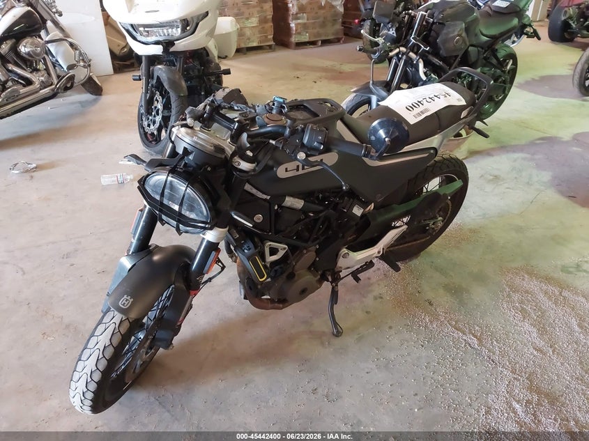 2020 Husqvarna Svartpilen VIN MD2JUJ407LC262121 IAAI salvage auction — SIDE, Salvage (North Carolina), sold $75 on 2026-07-28 (photo 2)