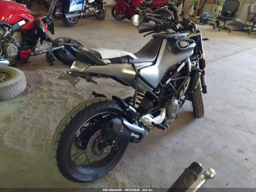 2020 Husqvarna Svartpilen VIN MD2JUJ407LC262121 IAAI salvage auction — SIDE, Salvage (North Carolina), sold $75 on 2026-07-28 (photo 4)