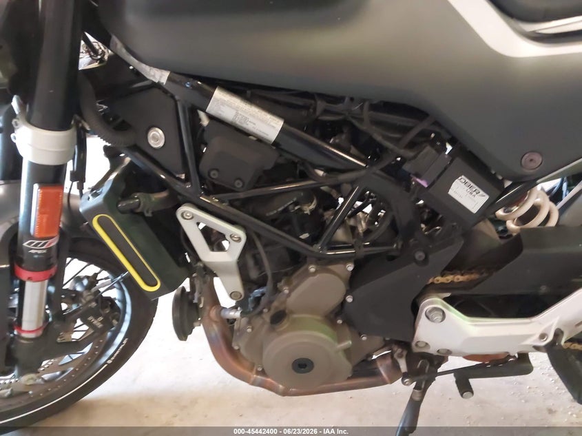 2020 Husqvarna Svartpilen VIN MD2JUJ407LC262121 IAAI salvage auction — SIDE, Salvage (North Carolina), sold $75 on 2026-07-28 (photo 9)