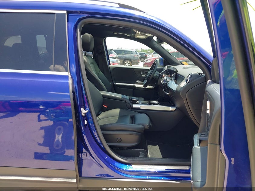 2023 Mercedes-benz Glb VIN W1N4M4HBXPW265849 IAAI salvage auction — WATER/FLOOD, Salvage Title, sold $8,000 on 2026-08-27 (photo 5)