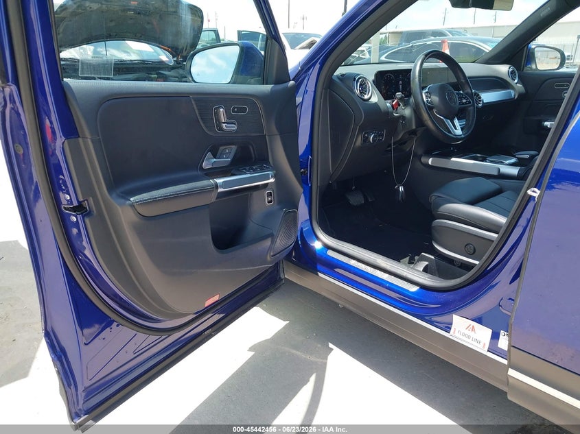 2023 Mercedes-benz Glb VIN W1N4M4HBXPW265849 IAAI salvage auction — WATER/FLOOD, Salvage Title, sold $8,000 on 2026-08-27 (photo 6)