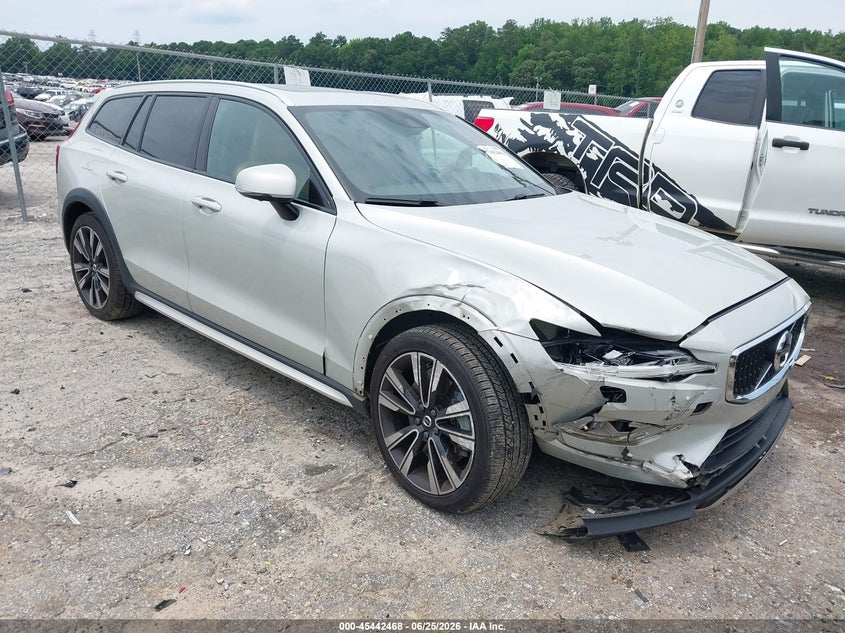 2020 Volvo V60 cross country VIN YV4102WK9L1030876 IAAI salvage auction — RIGHT FRONT, Salvage (Georgia), sold $10,325 on 2026-08-05 (photo 1)