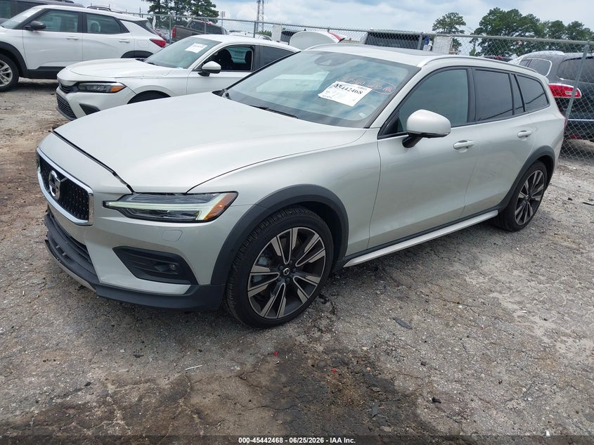2020 Volvo V60 cross country VIN YV4102WK9L1030876 IAAI salvage auction — RIGHT FRONT, Salvage (Georgia), sold $10,325 on 2026-08-05 (photo 2)