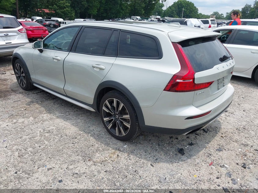 2020 Volvo V60 cross country VIN YV4102WK9L1030876 IAAI salvage auction — RIGHT FRONT, Salvage (Georgia), sold $10,325 on 2026-08-05 (photo 3)