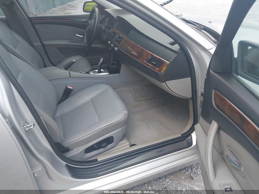 2008 BMW 5 series VIN WBAPT73518CX00641 IAAI salvage auction — NORMAL WEAR, Clear (Virginia), sold $400 on 2026-07-30 (photo 5)
