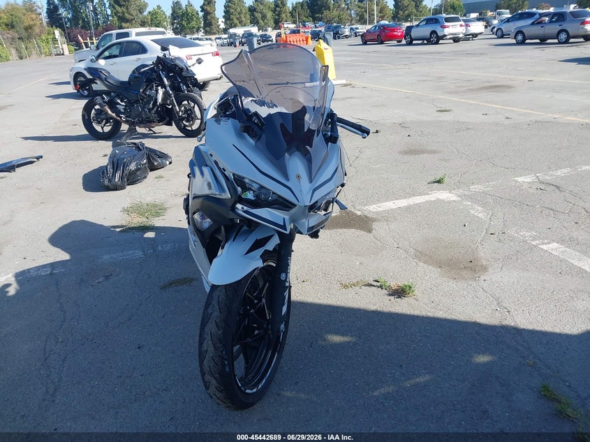 2025 Kawasaki Ninja VIN ML5EXGG17SDA56079 IAAI salvage auction — LEFT & RIGHT, Salvage (California), sold $1,650 on 2026-07-15 (photo 5)