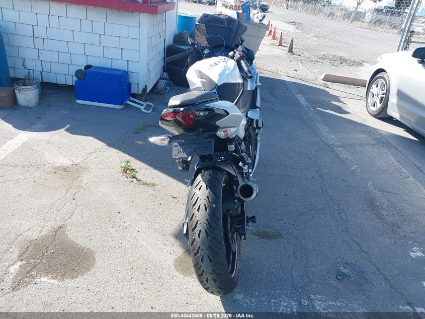2025 Kawasaki Ninja VIN ML5EXGG17SDA56079 IAAI salvage auction — LEFT & RIGHT, Salvage (California), sold $1,650 on 2026-07-15 (photo 6)