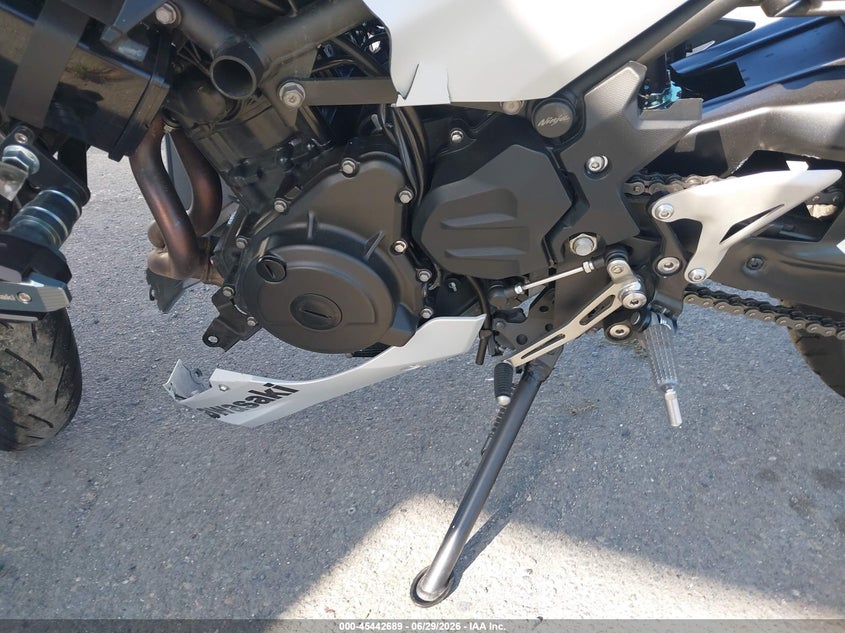 2025 Kawasaki Ninja VIN ML5EXGG17SDA56079 IAAI salvage auction — LEFT & RIGHT, Salvage (California), sold $1,650 on 2026-07-15 (photo 9)