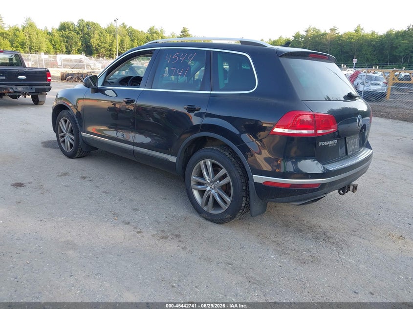 2015 Volkswagen Touareg VIN WVGEP9BP9FD002424 IAAI salvage auction — NORMAL WEAR, Original (Maine), sold $2,700 on 2026-07-06 (photo 3)