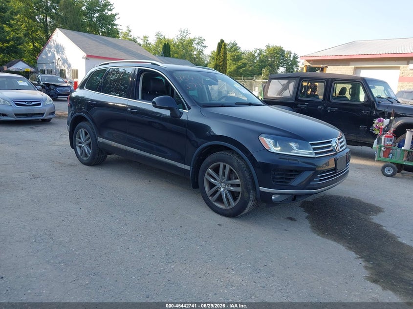 2015 Volkswagen Touareg VIN WVGEP9BP9FD002424 IAAI salvage auction — NORMAL WEAR, Original (Maine), sold $2,700 on 2026-07-06 (photo 1)