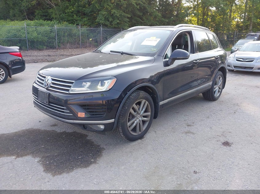 2015 Volkswagen Touareg VIN WVGEP9BP9FD002424 IAAI salvage auction — NORMAL WEAR, Original (Maine), sold $2,700 on 2026-07-06 (photo 2)