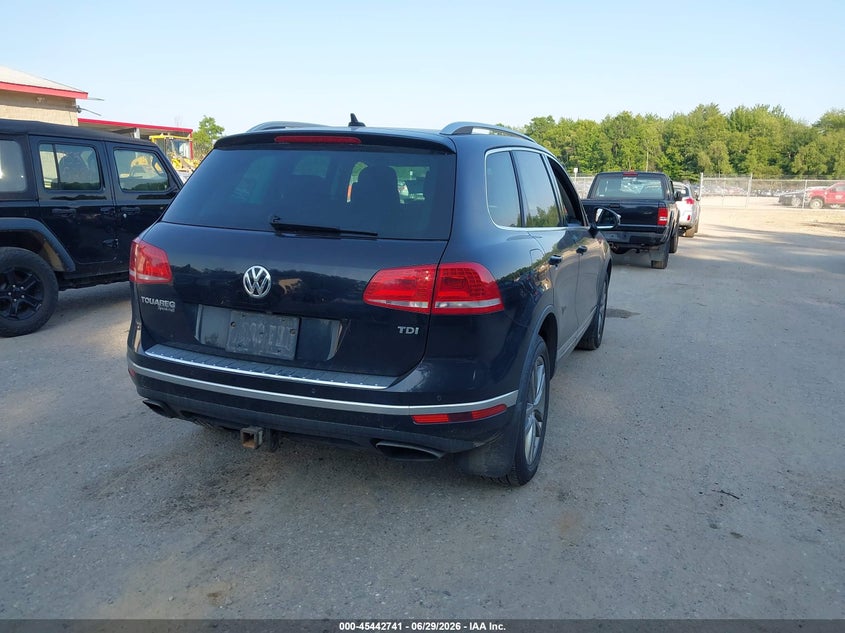 2015 Volkswagen Touareg VIN WVGEP9BP9FD002424 IAAI salvage auction — NORMAL WEAR, Original (Maine), sold $2,700 on 2026-07-06 (photo 4)