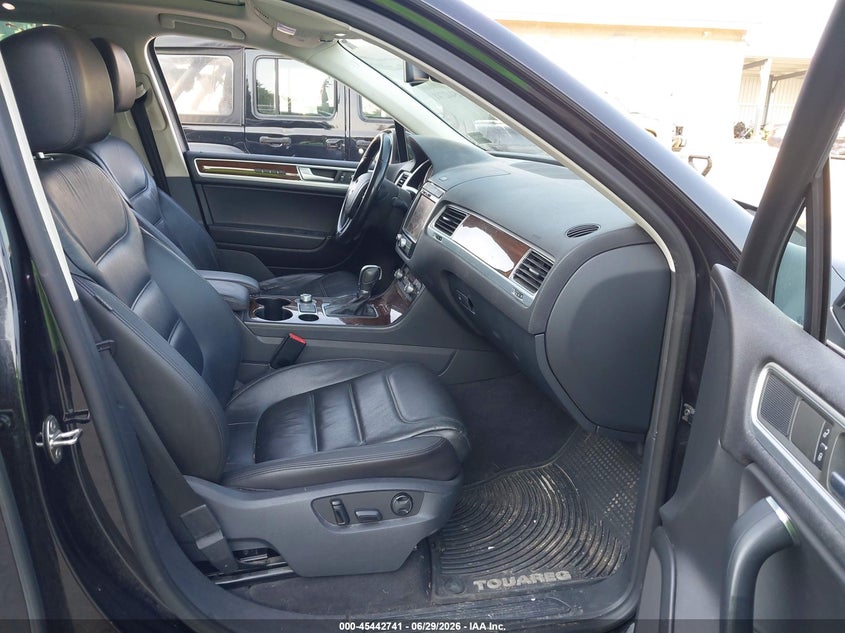 2015 Volkswagen Touareg VIN WVGEP9BP9FD002424 IAAI salvage auction — NORMAL WEAR, Original (Maine), sold $2,700 on 2026-07-06 (photo 5)