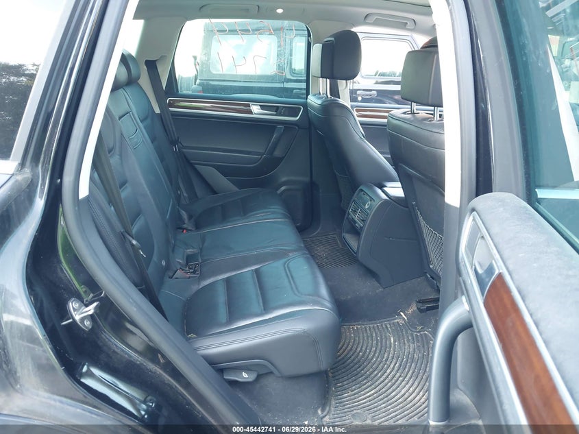 2015 Volkswagen Touareg VIN WVGEP9BP9FD002424 IAAI salvage auction — NORMAL WEAR, Original (Maine), sold $2,700 on 2026-07-06 (photo 8)