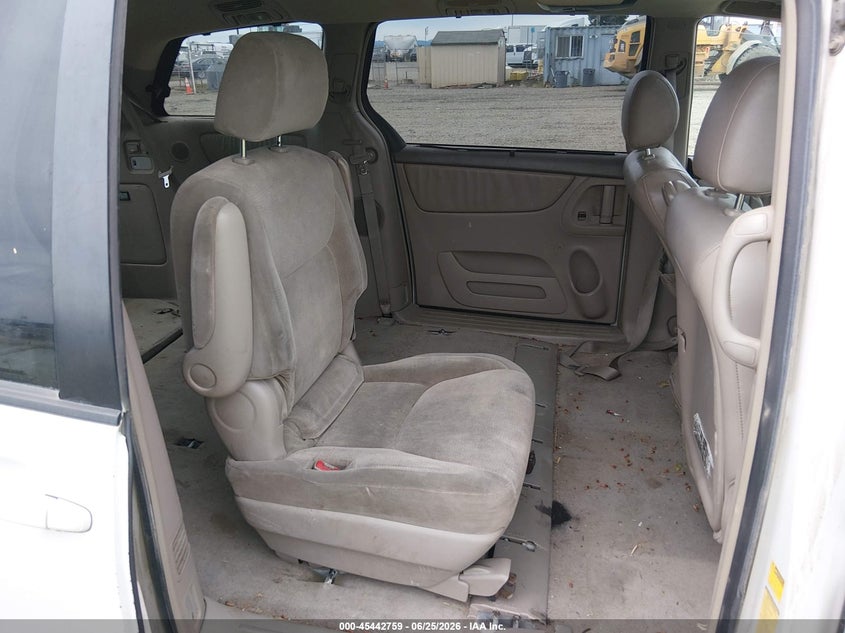 2004 Toyota Sienna VIN 5TDZA22C54S190307 IAAI salvage auction — NORMAL WEAR, Peddle Clear Public-Restricted (Oregon), sold $325 on 2026-07-29 (photo 8)