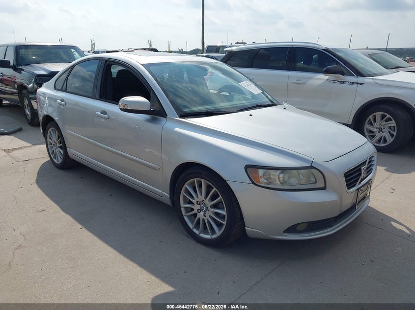 2009 Volvo S40 VIN YV1MS382492447798 IAAI salvage auction — LEFT SIDE, Salvage (Texas), sold $325 on 2026-08-04 (photo 1)