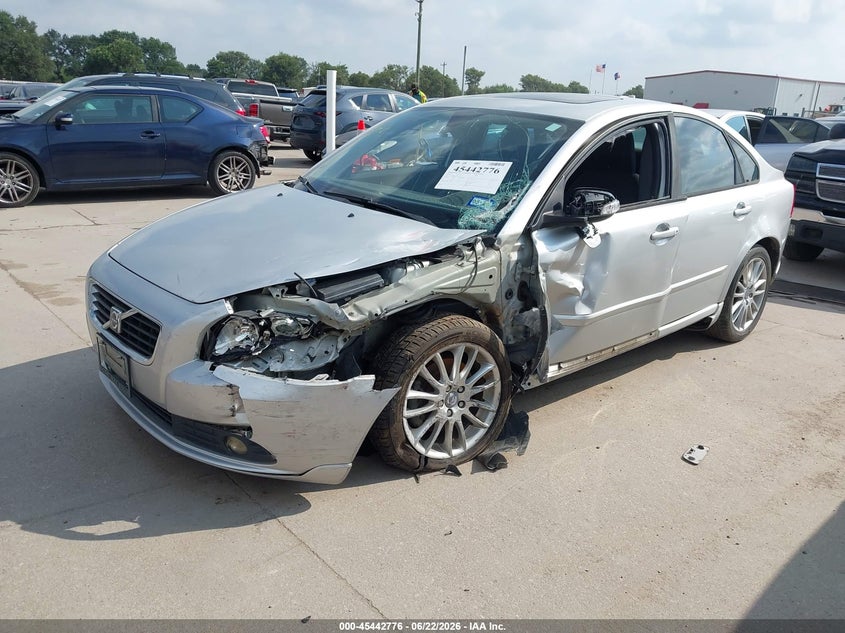 2009 Volvo S40 VIN YV1MS382492447798 IAAI salvage auction — LEFT SIDE, Salvage (Texas), sold $325 on 2026-08-04 (photo 2)