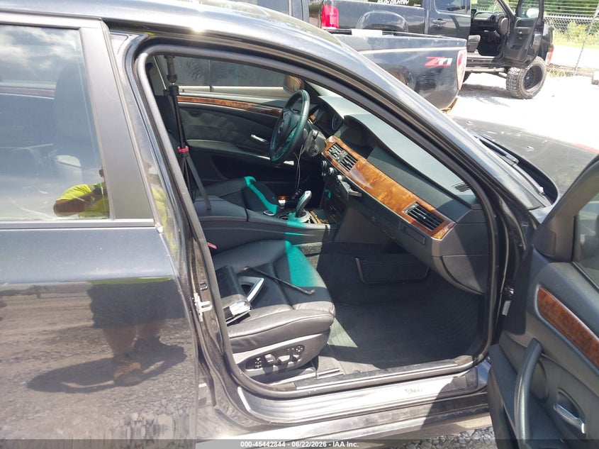2008 BMW 5 series VIN WBANW13538CZ78646 IAAI salvage auction — WATER/FLOOD, Salvage (Mississippi), sold $300 on 2026-07-17 (photo 5)