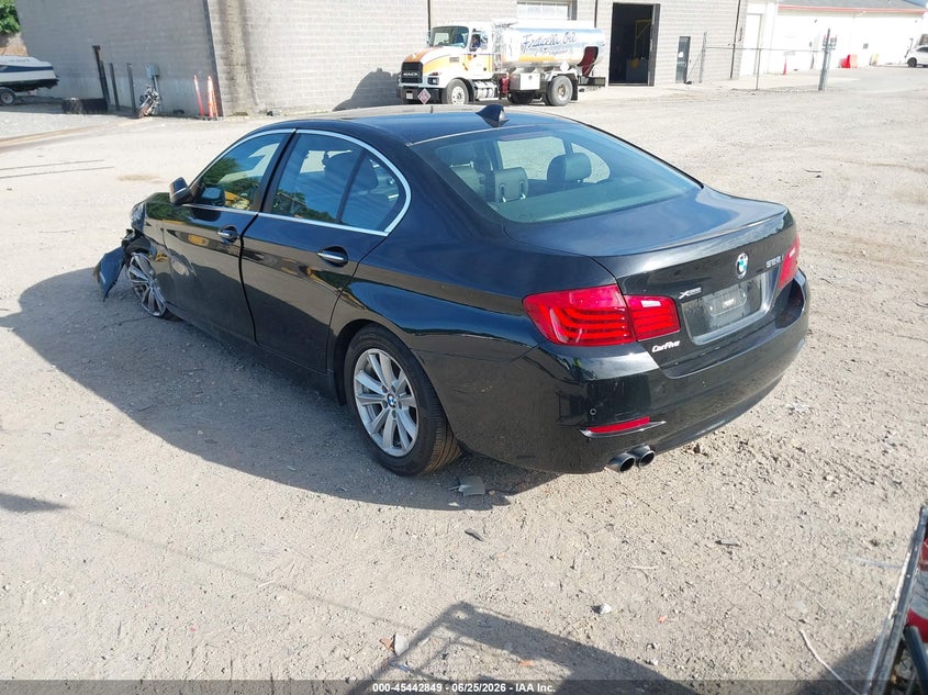 2015 BMW 5er VIN WBA5A7C50FD627704 IAAI salvage auction — LEFT FRONT, Clear (Massachusetts), sold $3,225 on 2026-07-10 (photo 3)