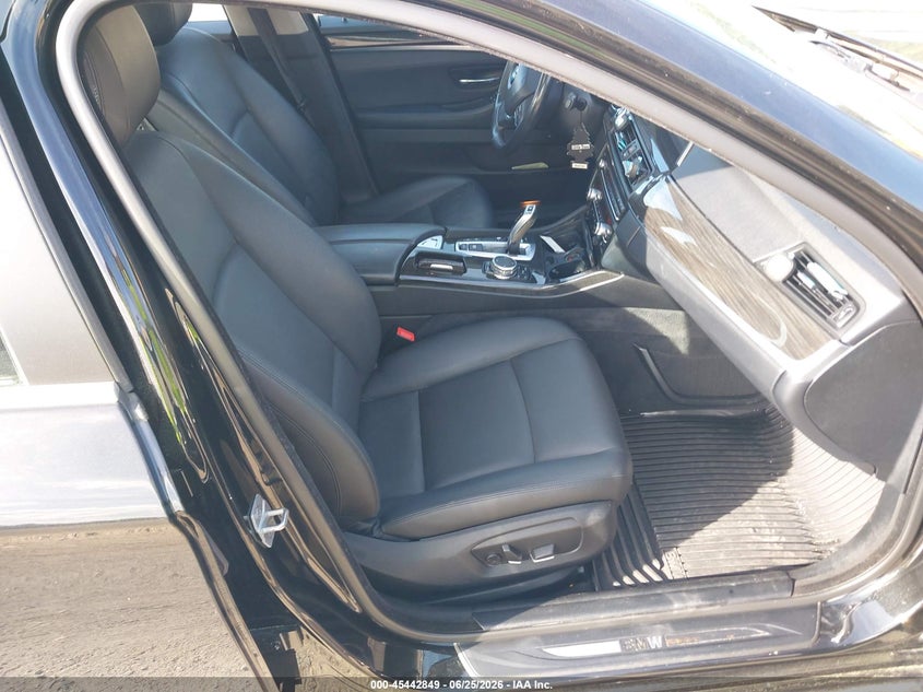 2015 BMW 5er VIN WBA5A7C50FD627704 IAAI salvage auction — LEFT FRONT, Clear (Massachusetts), sold $3,225 on 2026-07-10 (photo 5)