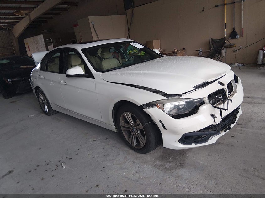 2016 BMW 3er VIN WBA8E9G53GNT44085 IAAI salvage auction — FRONT & REAR, Clear (Tennessee), sold $25 on 2026-07-29 (photo 1)