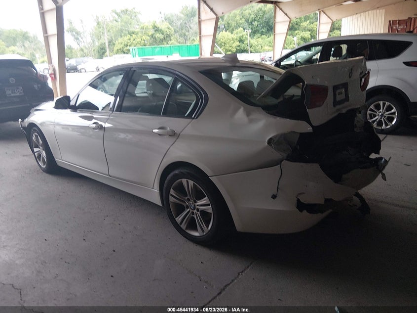 2016 BMW 3er VIN WBA8E9G53GNT44085 IAAI salvage auction — FRONT & REAR, Clear (Tennessee), sold $25 on 2026-07-29 (photo 3)