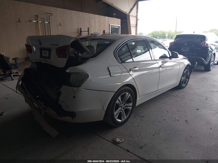 2016 BMW 3er VIN WBA8E9G53GNT44085 IAAI salvage auction — FRONT & REAR, Clear (Tennessee), sold $25 on 2026-07-29 (photo 4)