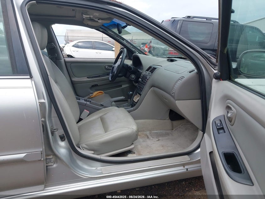 2003 Nissan Maxima VIN JN1DA31D23T500894 IAAI salvage auction — ENGINE DAMAGE, Rebuilt (Mississippi), sold $250 on 2026-07-29 (photo 5)