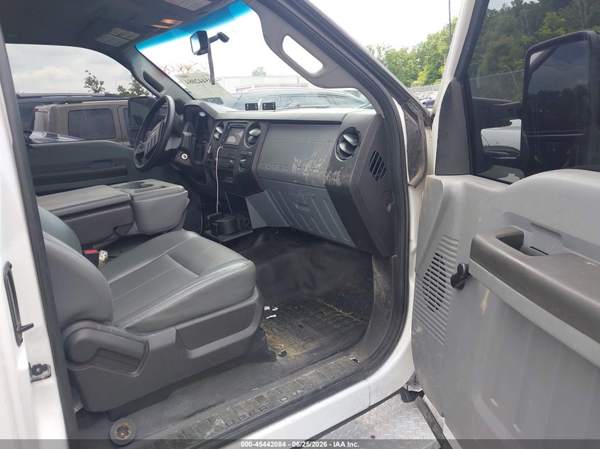 2013 Ford F-550 chassis VIN 1FD0X5GY3DEB89154 IAAI salvage auction — REPOSSESSION, Clear (North Carolina), sold $15,000 on 2026-07-17 (photo 6)