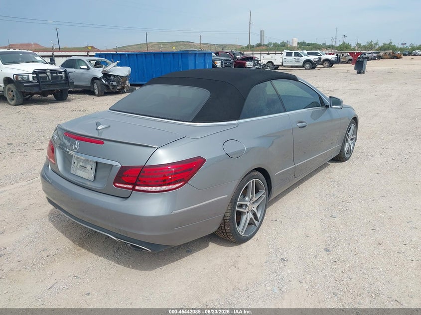 2014 Mercedes-benz E-klasse VIN WDDKK5KF3EF261926 IAAI salvage auction — VANDALISM, Original (Texas), sold $6,400 on 2026-07-30 (photo 4)
