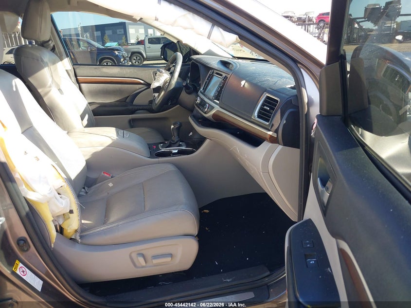2016 Toyota Highlander VIN 5TDYKRFH9GS131871 IAAI salvage auction — FRONT END, Rebuildable (Florida), sold $3,000 on 2026-07-08 (photo 5)