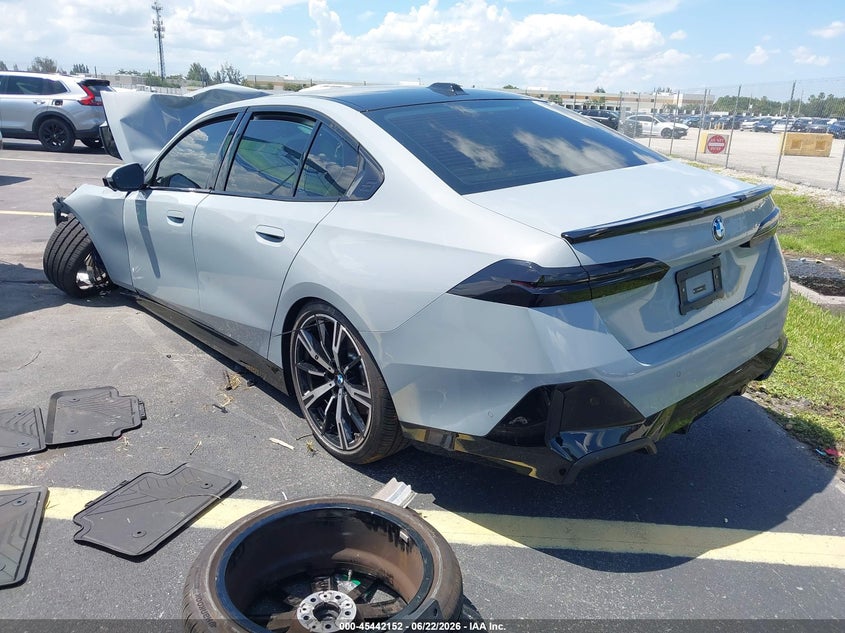 2025 BMW 5er VIN WBA43FJ0XSCU14332 IAAI salvage auction — FRONT END, Salvage Title, sold $18,900 on 2026-07-30 (photo 3)