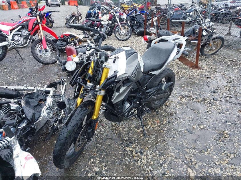 2019 BMW G 310 VIN WB30G1205KR826294 IAAI salvage auction — FRONT END, Salvage (Pennsylvania), sold $300 on 2026-07-22 (photo 2)