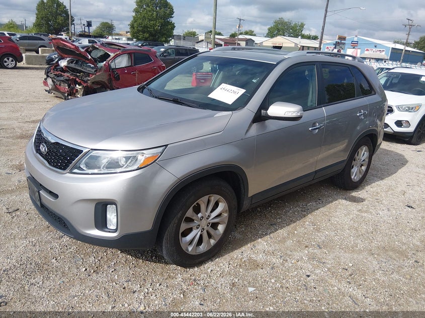 2014 Kia Sorento VIN 5XYKU4A74EG488032 IAAI salvage auction — NORMAL WEAR, Clear (Illinois), sold $825 on 2026-07-21 (photo 2)