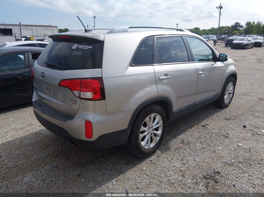 2014 Kia Sorento VIN 5XYKU4A74EG488032 IAAI salvage auction — NORMAL WEAR, Clear (Illinois), sold $825 on 2026-07-21 (photo 4)