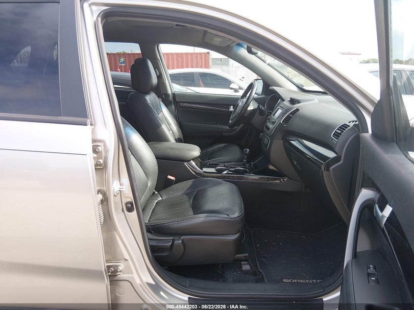 2014 Kia Sorento VIN 5XYKU4A74EG488032 IAAI salvage auction — NORMAL WEAR, Clear (Illinois), sold $825 on 2026-07-21 (photo 5)