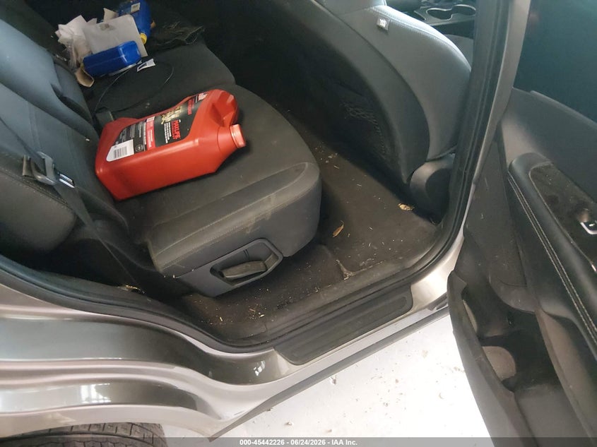 2018 Kia Sorento VIN 5XYPG4A34JG424674 IAAI salvage auction — ENGINE DAMAGE, Clear (Tennessee), sold $1,300 on 2026-07-20 (photo 8)