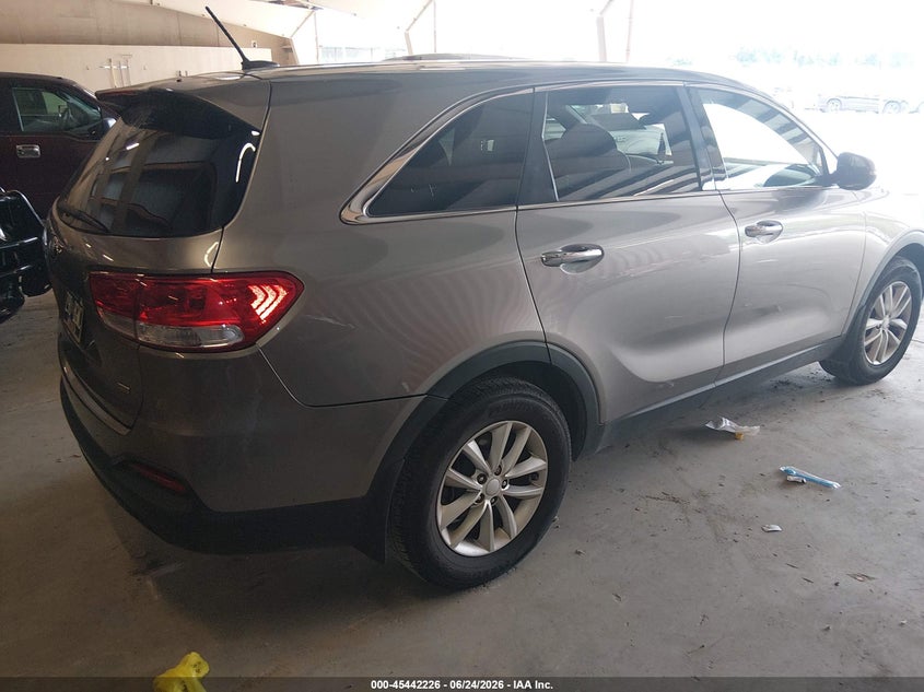 2018 Kia Sorento VIN 5XYPG4A34JG424674 IAAI salvage auction — ENGINE DAMAGE, Clear (Tennessee), sold $1,300 on 2026-07-20 (photo 4)