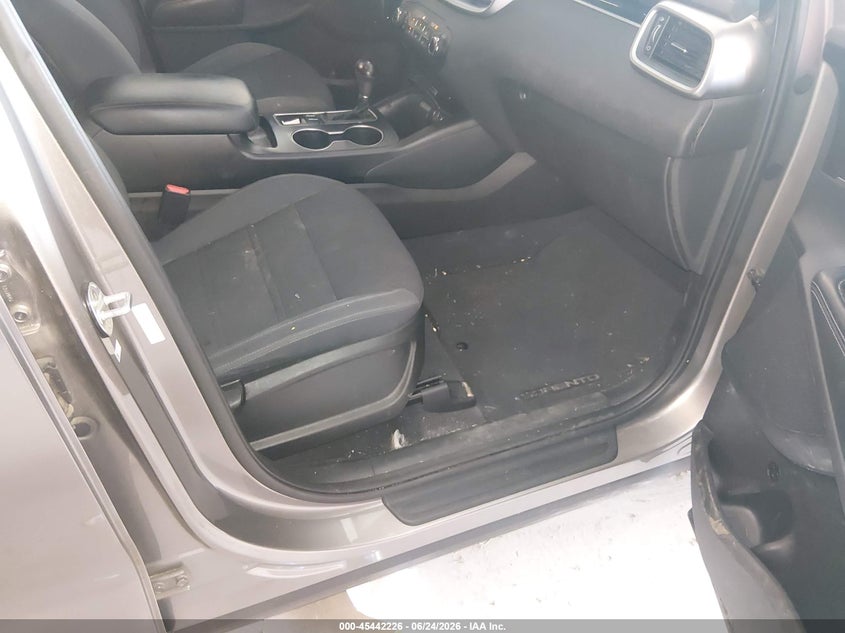 2018 Kia Sorento VIN 5XYPG4A34JG424674 IAAI salvage auction — ENGINE DAMAGE, Clear (Tennessee), sold $1,300 on 2026-07-20 (photo 5)