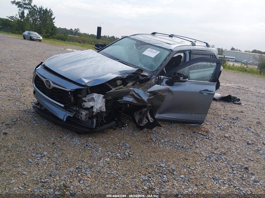 2021 Toyota Highlander VIN 5TDGZRAH2MS085276 IAAI salvage auction — LEFT SIDE, Salvage Title, sold $6,300 on 2026-07-31 (photo 2)