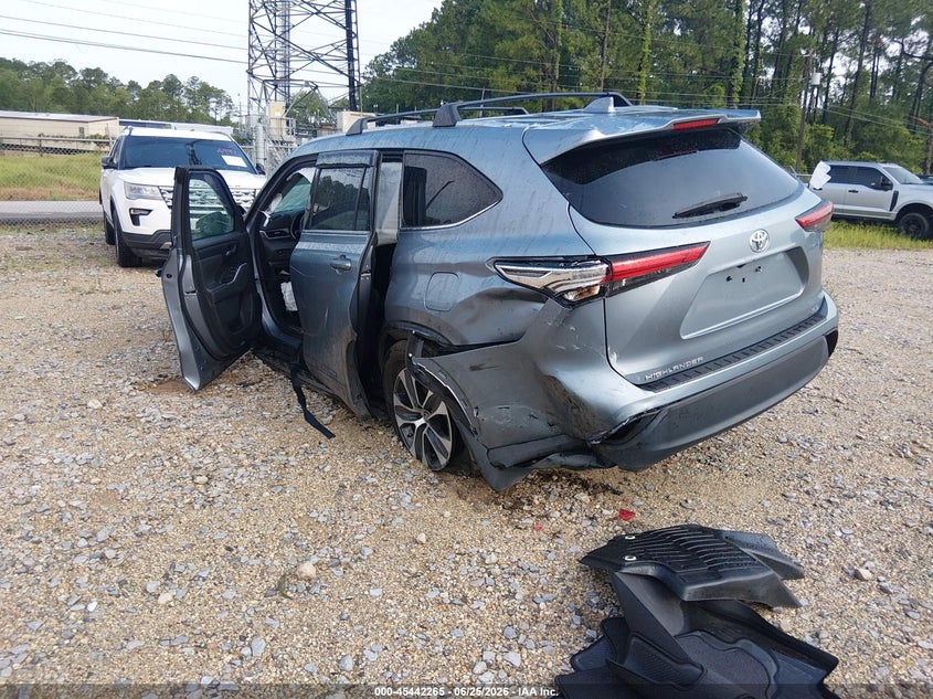 2021 Toyota Highlander VIN 5TDGZRAH2MS085276 IAAI salvage auction — LEFT SIDE, Salvage Title, sold $6,300 on 2026-07-31 (photo 3)