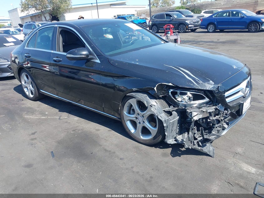 2018 Mercedes-benz C-klasse VIN 55SWF4JB8JU263080 IAAI salvage auction — RIGHT FRONT, Salvage Title, sold $5,400 on 2026-07-24 (photo 1)