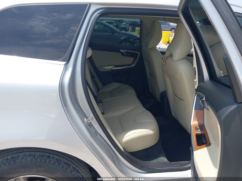 2017 Volvo Xc60 VIN YV440MDU7H2103290 IAAI salvage auction — NORMAL WEAR, Original (Texas), sold $3,300 on 2026-07-08 (photo 8)